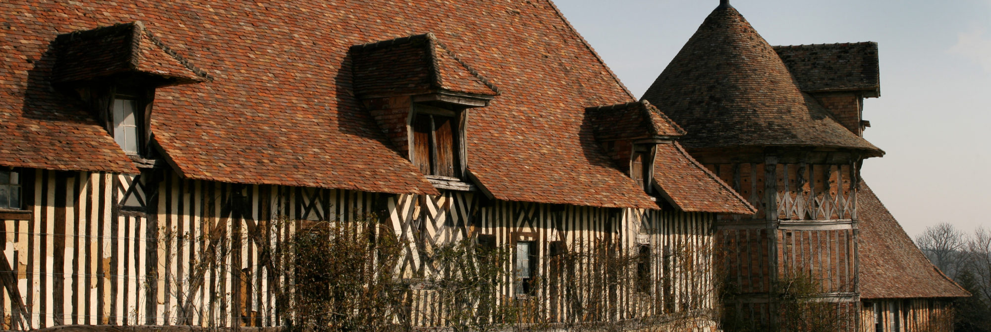 Bâtiments communs du Château de Launay à Saint-Georges-du-Vièvre 