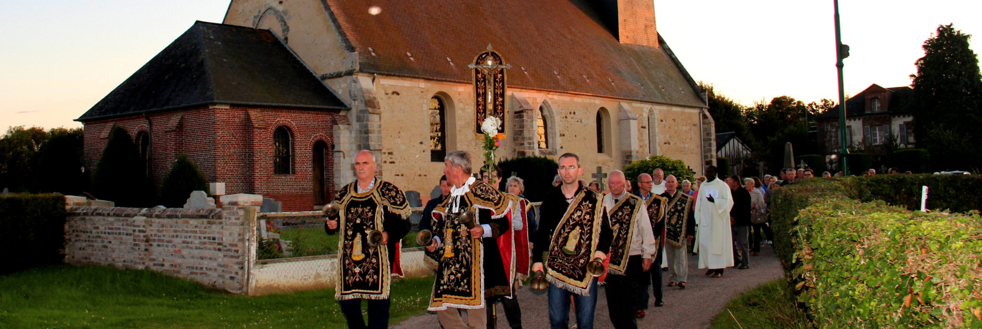 Les confréries de charité, une tradition perpétuée dans le Lieuvin Pays d'Auge
C’est dans l’ouest de l’Eure, au cœur de la Normandie, que les 1
